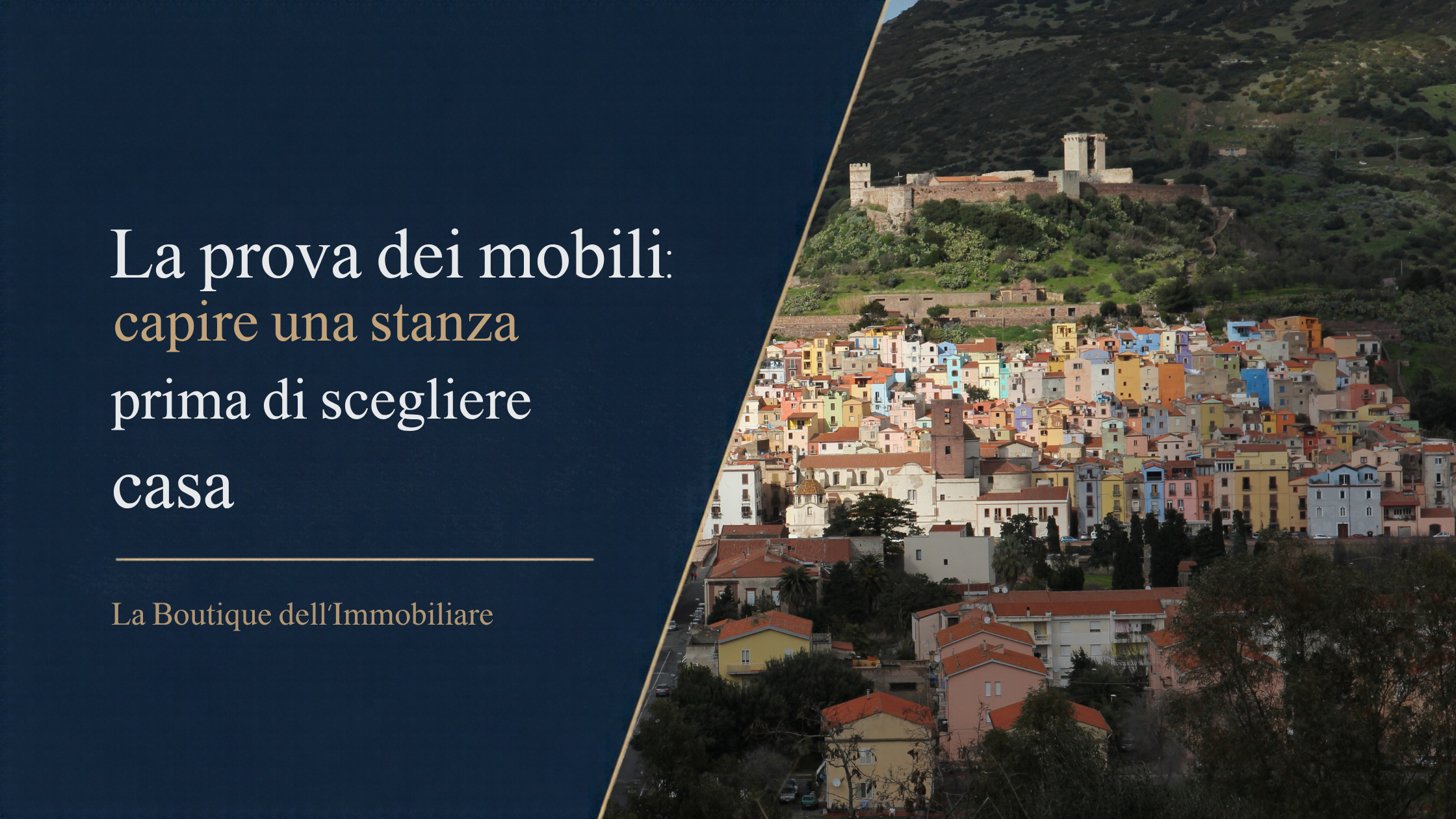 La prova dei mobili: capire una stanza prima di scegliere casa — copertina del Metodo Boutique con fotografia reale del panorama di Bosa.